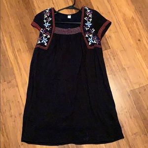 Size M old navy embroidered dress